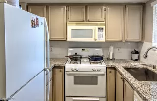 Photo #4: 2454061 Listing