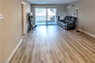 Photo #5: 2454061 Listing