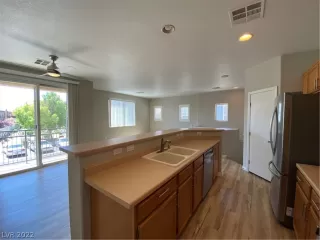 Photo #4: 2454071 Listing 