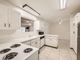 Photo #3: 2454123 Listing