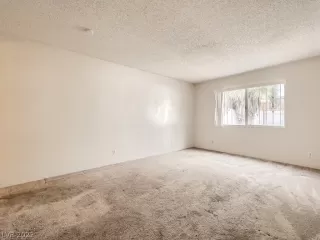 Photo #5: 2454123 Listing