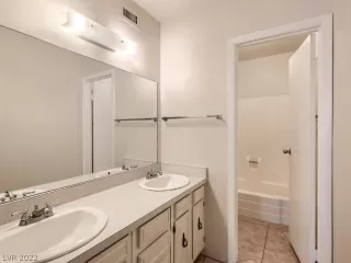 Photo #6: 2454123 Listing