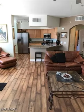 Photo #2: 2454139 Listing