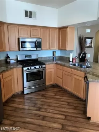 Photo #5: 2454139 Listing