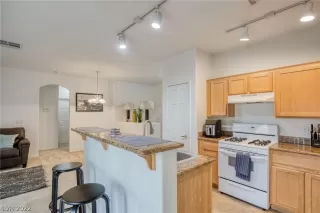 Photo #5: 2454193 Listing 