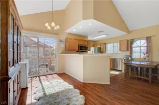 Photo #5: 2454201 Listing