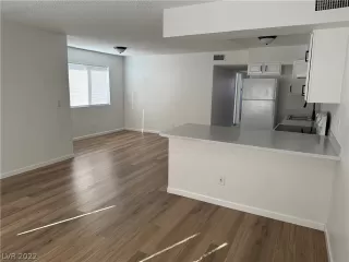 Photo #5: 2454265 Listing 