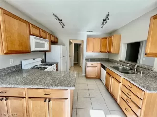 Photo #5: 2454278 Listing 