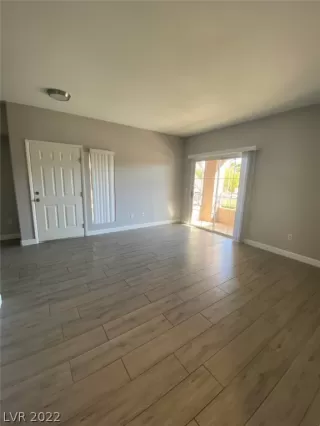 Photo #5: 2454281 Listing