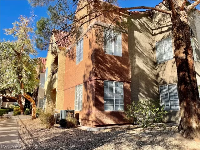 MLS: 2454310 Condo For Sale