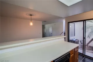 Photo #6: 2454408 Listing 