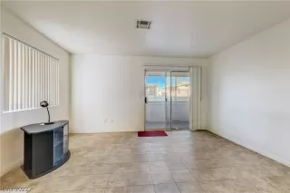 Photo #4: 2454423 Listing