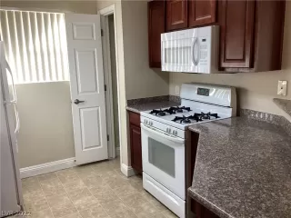 Photo #5: 2454470 Listing 