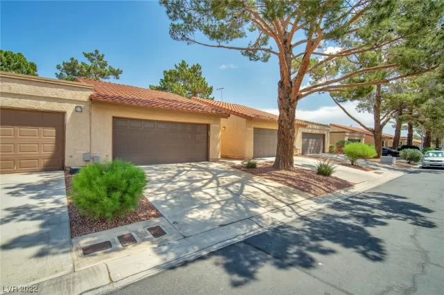 MLS: 2454504 Condo For Sale