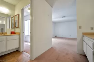 Photo #6: 2454504 Listing