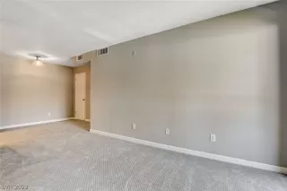 Photo #5: 2454506 Listing