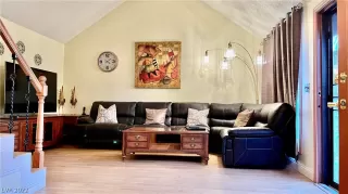 Photo #1: 2454513 Listing 