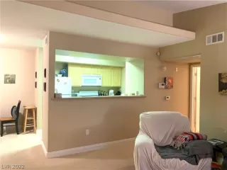 Photo #5: 2454521 Listing