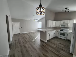 Photo #3: 2454565 Listing 