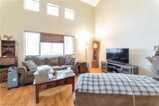 Photo #4: 2454622 Listing