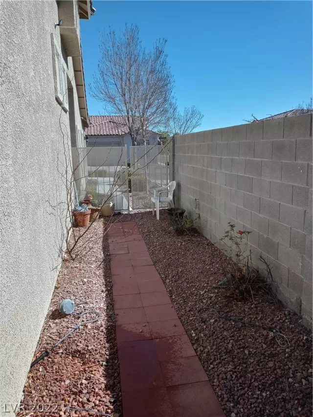 MLS: 2454626 Condo For Sale