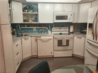 Photo #5: 2454686 Listing 