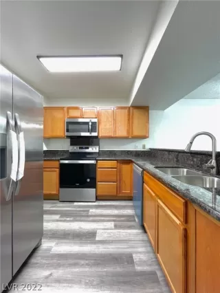 Photo #3: 2454852 Listing 