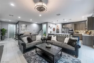 Photo #4: 2454909 Listing