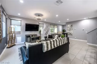 Photo #5: 2454909 Listing