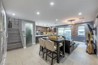 Photo #6: 2454909 Listing