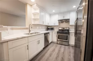 Photo #5: 2454944 Listing 