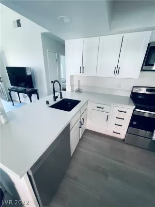 Photo #4: 2454956 Listing 