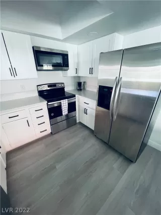 Photo #5: 2454956 Listing 