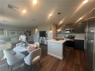 Photo #4: 2454988 Listing 