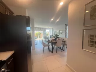 Photo #3: 2455018 Listing