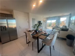 Photo #4: 2455018 Listing