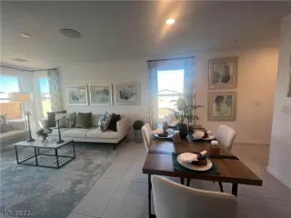 Photo #5: 2455018 Listing