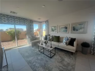 Photo #6: 2455018 Listing