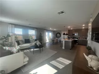 Photo #3: 2455020 Listing 