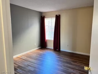 Photo #5: 2455055 Listing 