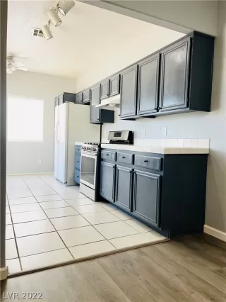 Photo #5: 2455069 Listing 