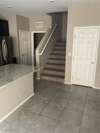 Photo #4: 2455083 Listing 