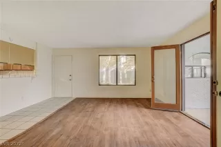 Photo #3: 2455092 Listing