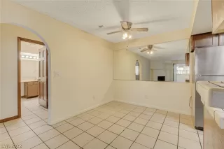 Photo #5: 2455092 Listing