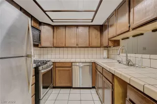 Photo #6: 2455092 Listing