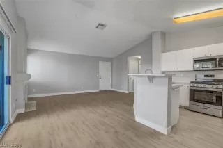 Photo #4: 2455126 Listing 