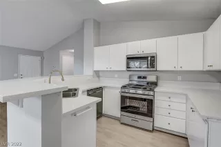 Photo #5: 2455126 Listing 