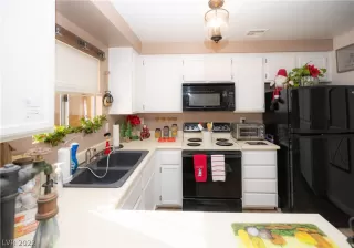 Photo #4: 2455142 Listing