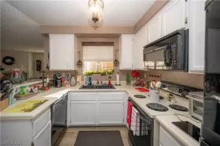 Photo #5: 2455142 Listing