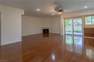 Photo #4: 2455155 Listing